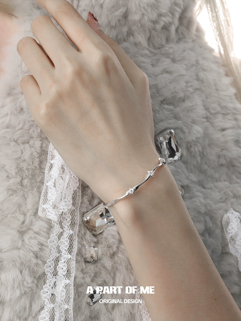 Mobius Loop S925 Sterling Silver Four Point Star Bangle