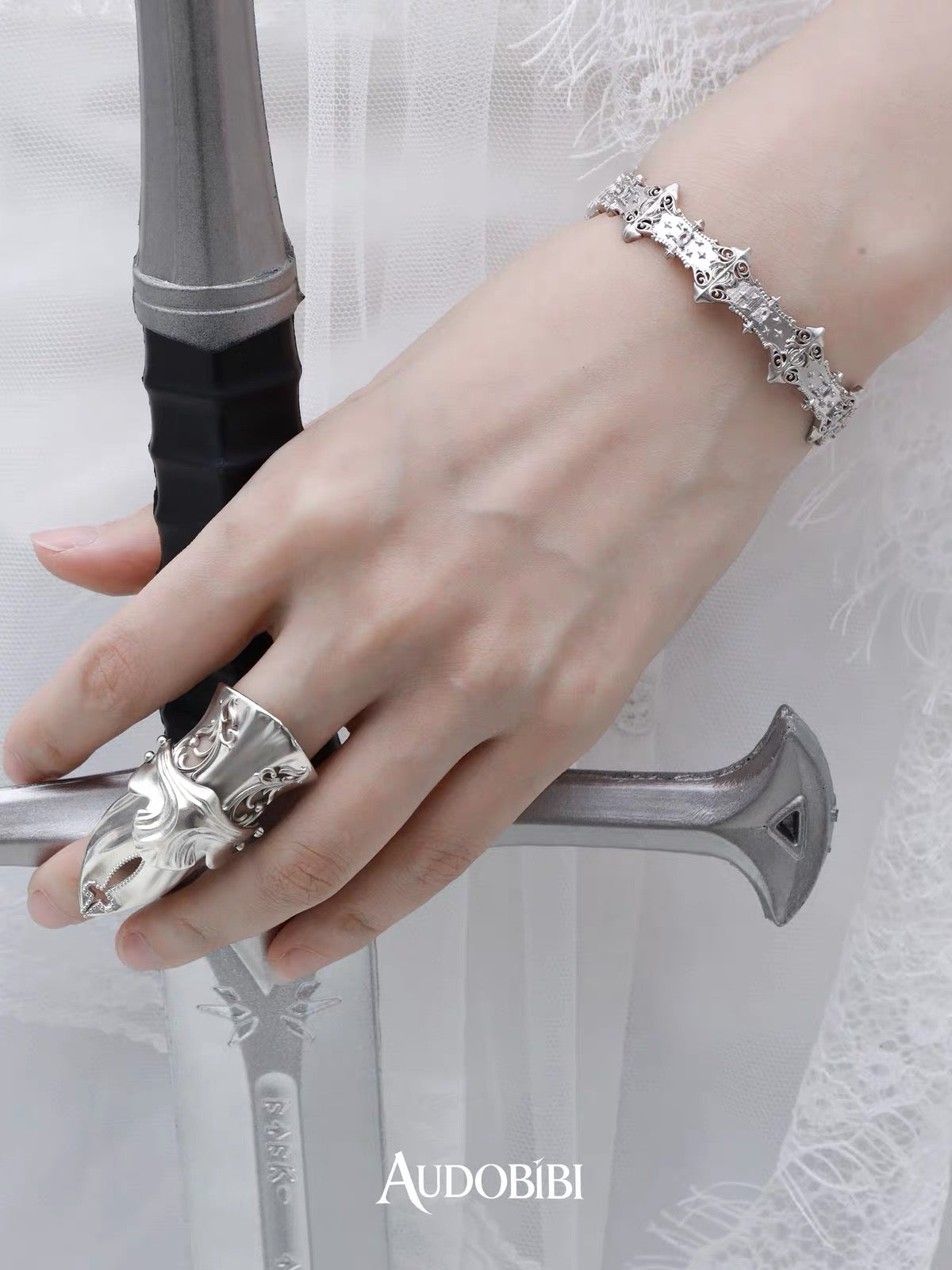 The Knight 18K Platinum Plating Bangle