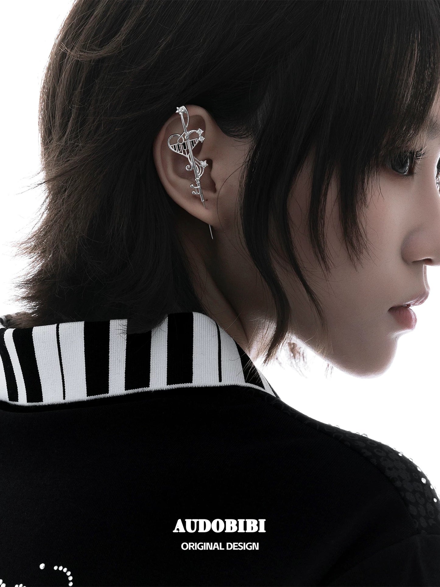 Melody Etude 18K Platinum/Black Plating Piano Keys Needle Earrings