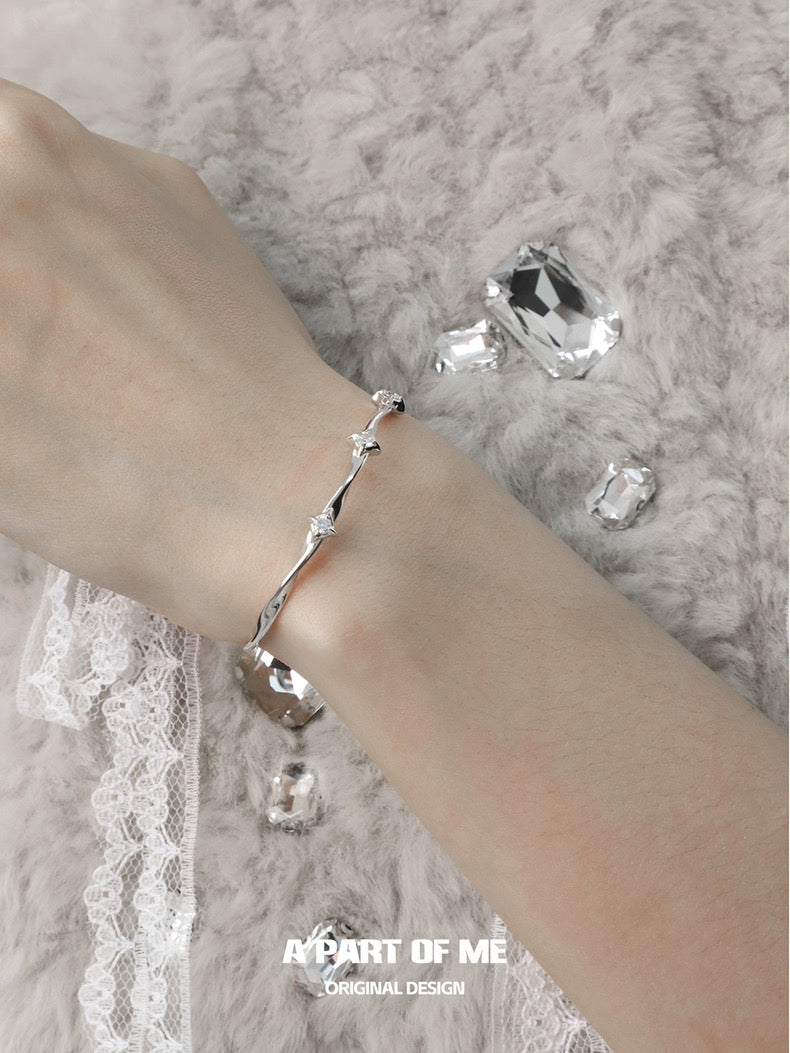 Mobius Loop S925 Sterling Silver Four Point Star Bangle