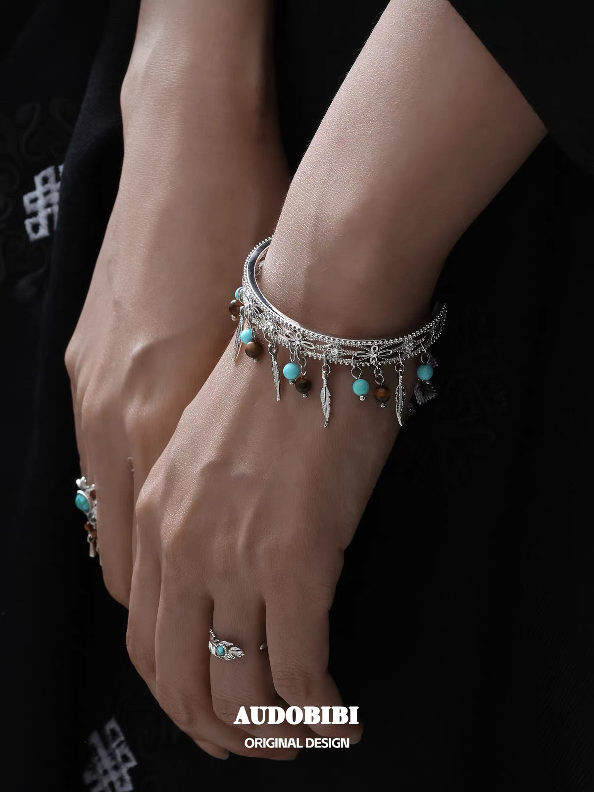 Plum Collection 18K Platinum Plating Tibet Style Feather Bangle