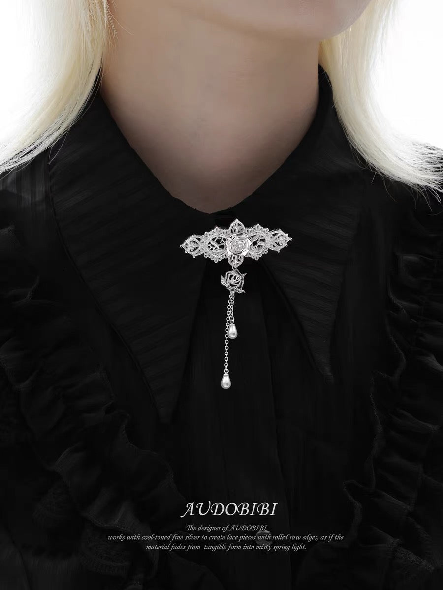 Dreaming in Lace Platinum Plating Rose & Pearl Brooch