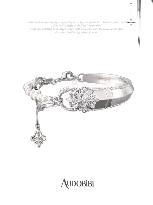 The Knight 18K Platinum Plating Fleur de lis Pearl Half Bangle