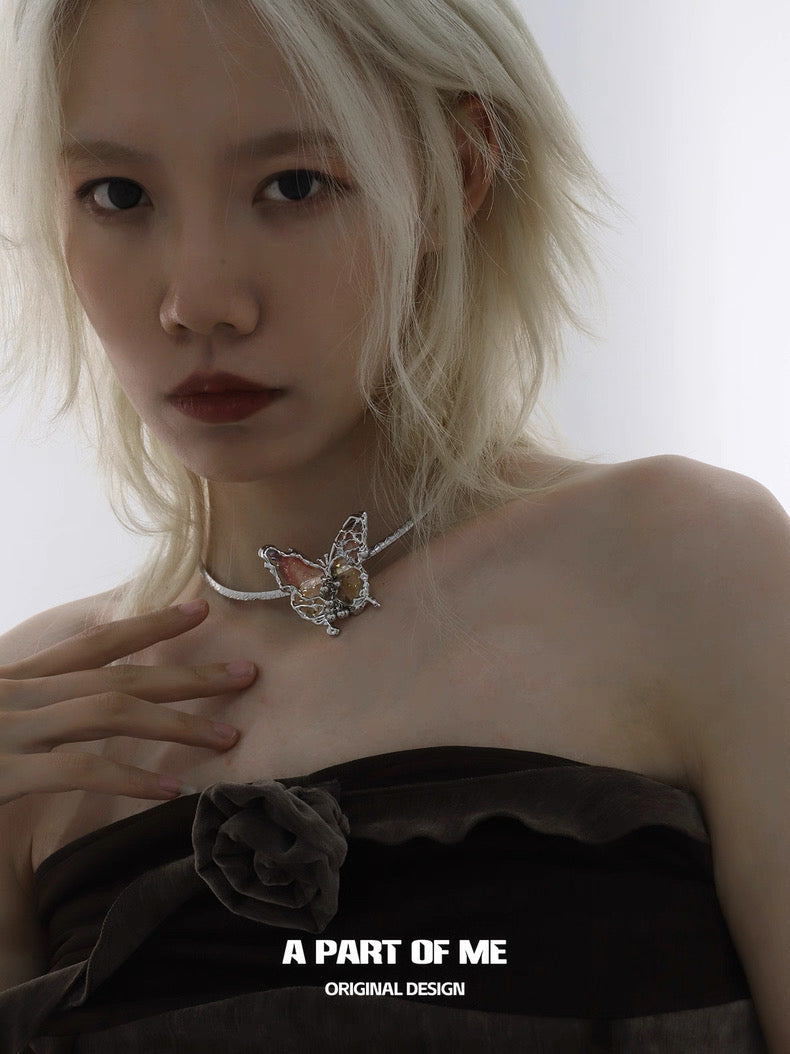 Butterfly 18K Platinum Plating Resin High-neck Sweater Choker