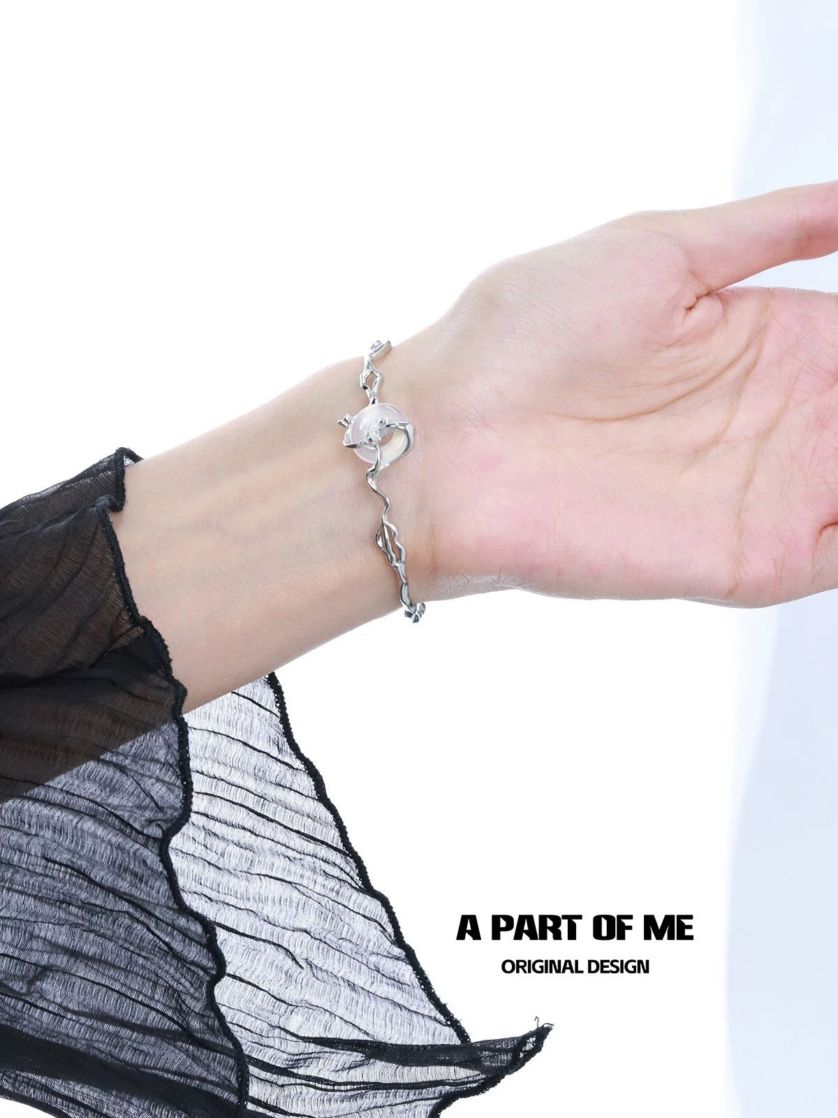 Laurel Series S925 Sterling Silver Natural Chalcedony Bangle