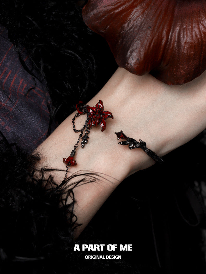 Datura Collection 18K Black Gold Plated Bangle